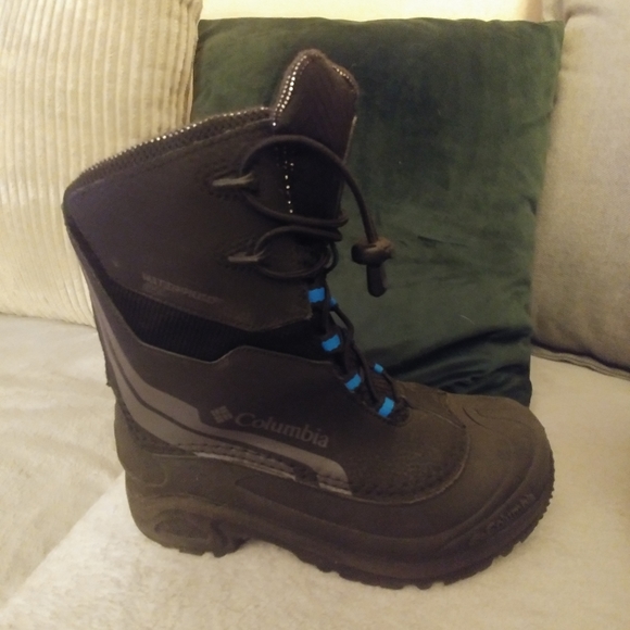 Columbia Boys Size 4 Bugaboot Omni Heat IV - Picture 1 of 7